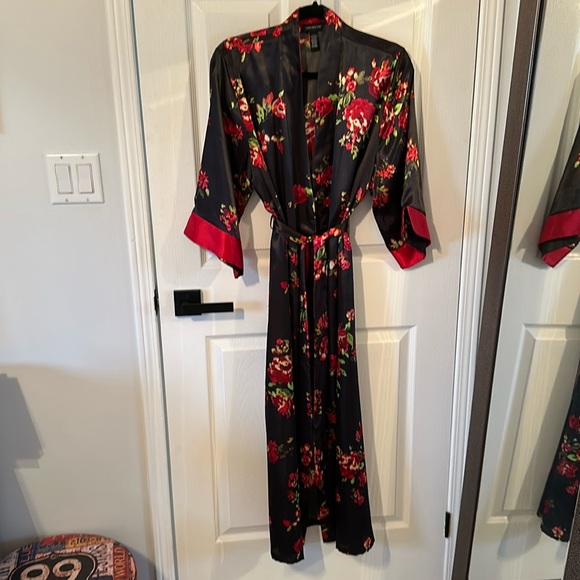 Jones New York Beautiful flowered dressing gown - Picture 1 of 5